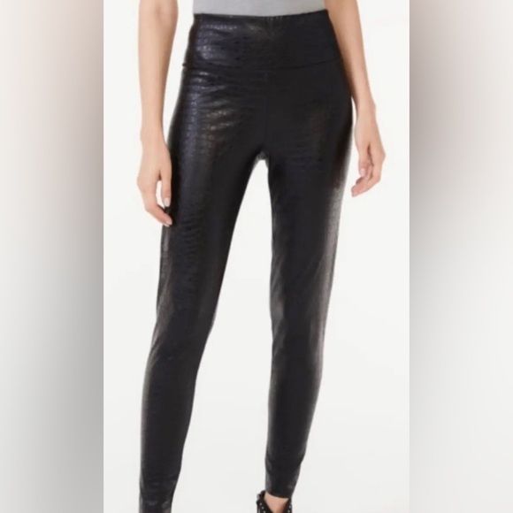 7 For All Mankind Croc Embossed Black Faux Leather Leggings, sz XS - Picture 1 of 13